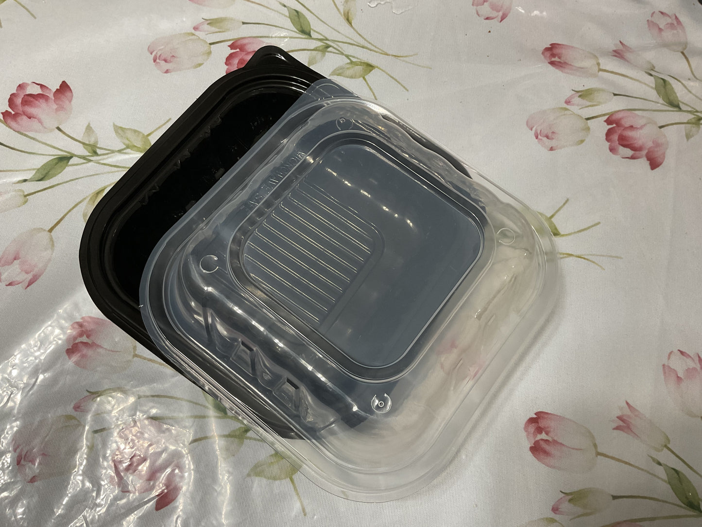 8x8”x3.5(H)PP Black Tray With Translucent Lid-Not Hinged 100 unit case