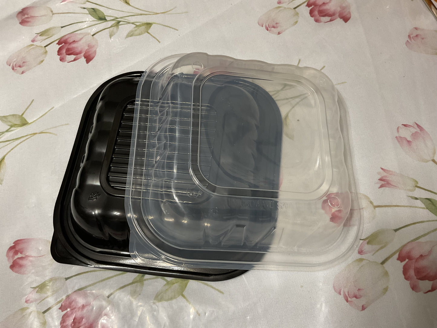 8x8”x3.5(H)PP Black Tray With Translucent Lid-Not Hinged 100 unit case