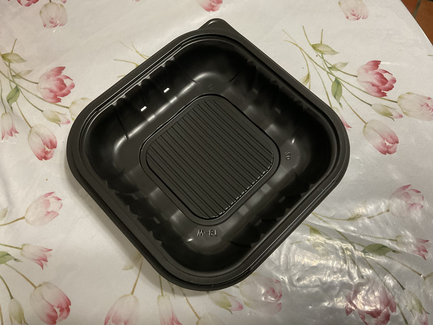 9x9”x3.5(H)PP Black Tray With Translucent Lid-Not Hinged 100 unit case