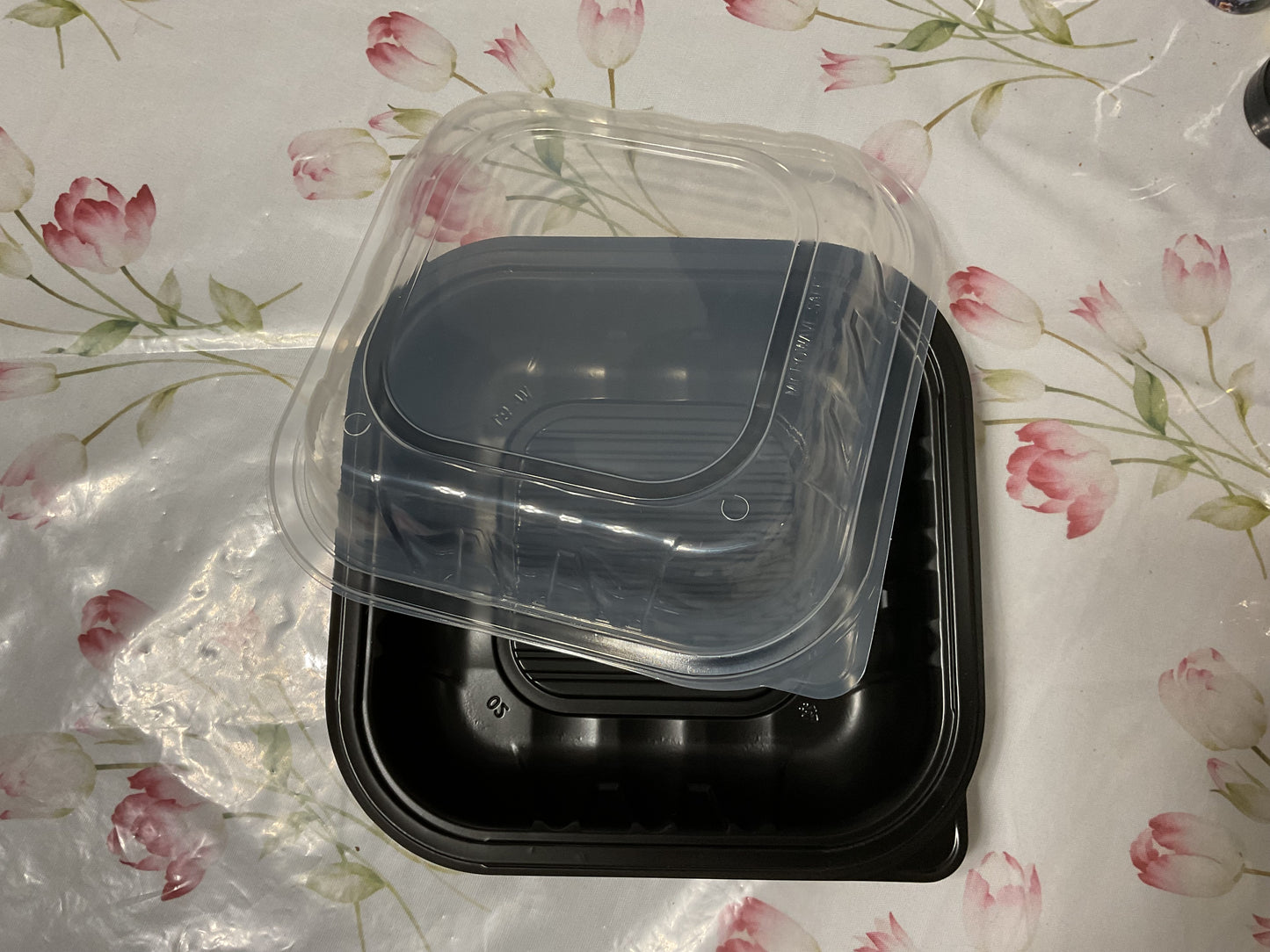 9x9”x3.5(H)PP Black Tray With Translucent Lid-Not Hinged 100 unit case