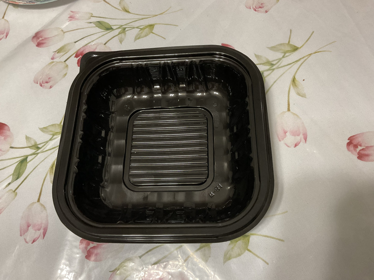 8x8”x3.5(H)PP Black Tray With Translucent Lid-Not Hinged 100 unit case